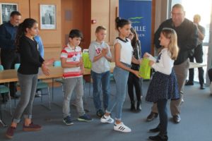 Remise des récompenses du concours de dessins du Conseil Municipal des Jeunes